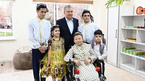 Shavkat Mirziyoyev &ldquo;Muruvvat&rdquo; uyidagi bolalar holidan xabar oldi (foto)