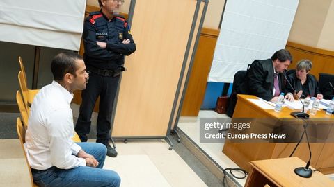 Jinsiy zo&lsquo;ravonlikda ayblanib, qamalgan Dani Alves garov evaziga ozodlikka chiqadi&nbsp;