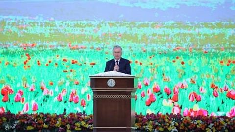 Shavkat Mirziyoyev O&lsquo;zbekiston xalqini Navro&lsquo;z bayrami bilan tabrikladi