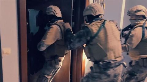 Туркия полицияси ИШИД террорчилик ташкилотига алоқадорликда гумон қилинган 24 нафар фуқарони қўлга олди