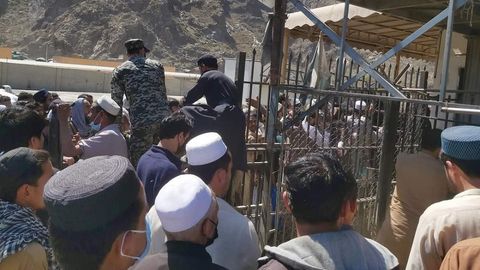 Покистонда&nbsp;хавфсизлик кучлари тергов идораси ходимларини калтаклади (видео)