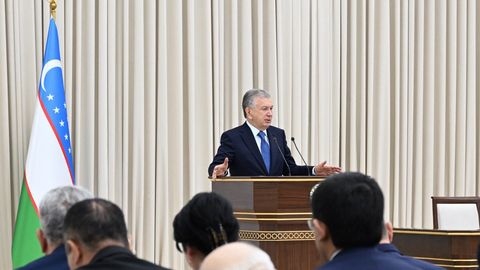 Президент Наманган салоҳияти тўлиқ ишга солинмаётганини танқид қилди