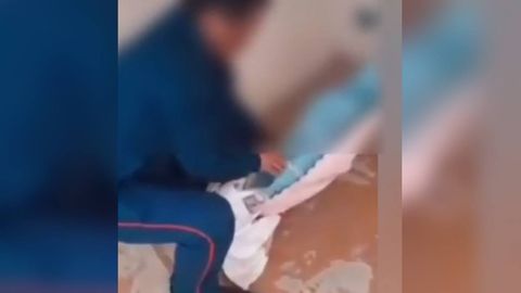 Qashqadaryodagi shifoxona zinasi ostidan noma&rsquo;lum chaqaloq topildi (video)