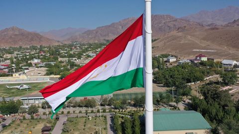 Rossiyalik tergovchilar teraktda ayblanayotganlar oilasini so&lsquo;roq qilish uchun Tojikistonga keldi