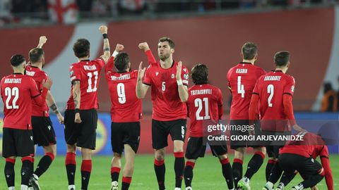 Грузия Грецияни пенальтилар сериясида мағлуб этиб, ўз тарихида илк бор Европа Чемпионатида иштирок этиш ҳуқуқини қўлга киритди&nbsp;