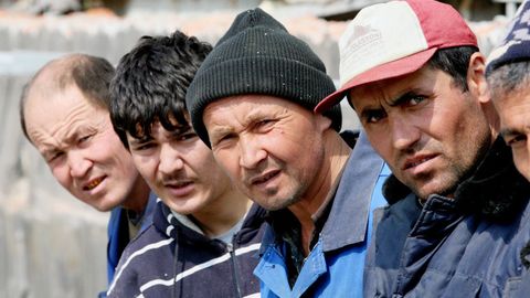Rossiyaning 10 ta viloyatida migrantlar ishlashiga cheklov kiritildi