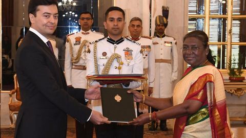 Ўзбекистоннинг янги элчиси Ҳиндистон президентига ишонч ёрлиқларини топширди&nbsp;