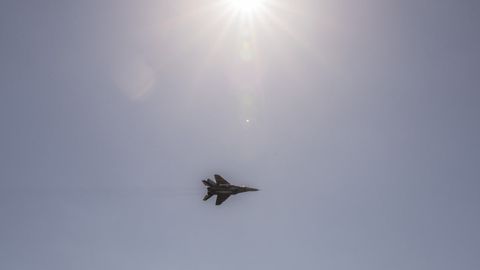 Россия ҳарбий самолёти аннексия қилинган Қрим яқинидаги денгизга қулади