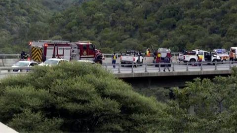 JARda avtobus ko&lsquo;prikdan qulashi oqibatida 45 kishi halok bo&lsquo;ldi (video)&nbsp;