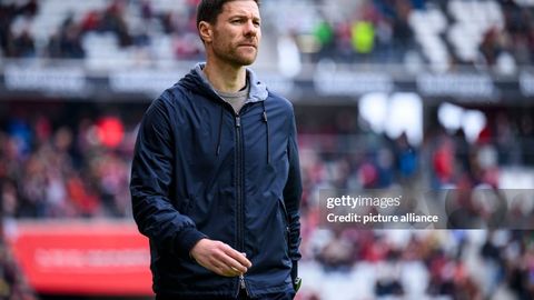 Xabi Alonso effekti: bir daqiqadan kamroq vaqt ichida murabbiy o&lsquo;z o&lsquo;yinchisiga jarima zarbasini qanday to&lsquo;g&lsquo;ri tepishni tushuntirdi (video)