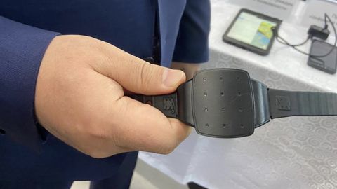В Узбекистане могут начать использовать браслеты для домашнего ареста