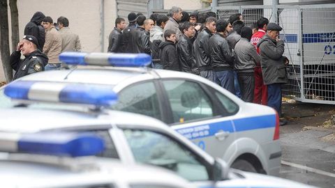 Путин ноқонуний миграцияни тўхтатиш бўйича кўрсатма берди