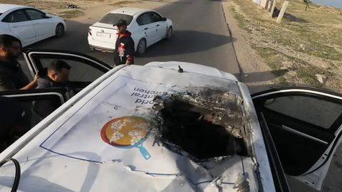 Исроил президенти мамлакат армиясининг WCК гуманитар карвонига берган зарбаси учун узр сўради