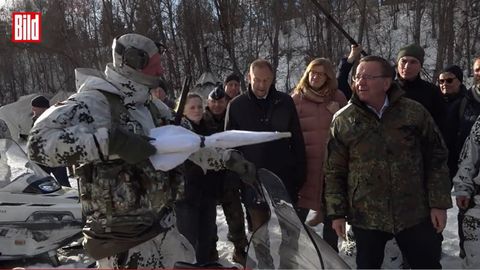 Nemis snayperlari &ldquo;Putinga qarshi soyabon&rdquo; yasadi &mdash; Bild