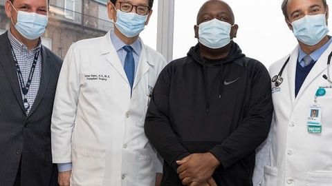 AQSHda bemorga cho&lsquo;chqa buyragi muvaffaqiyatli transplantatsiya qilindi (foto)