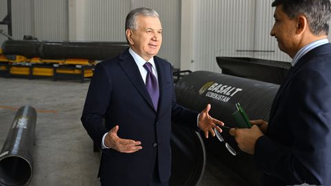 Shavkat Mirziyoyev Forishdagi bazaltga ishlov beradigan korxonani borib ko&lsquo;rdi (video)
