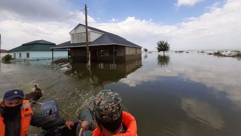 Qozog&lsquo;istonda suv bosgan hududlardan 108 mingdan ortiq odam evakuatsiya qilindi&nbsp;
