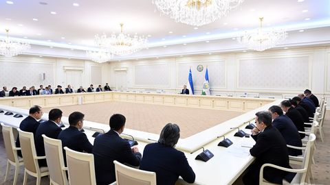 &ldquo;Yagona to&lsquo;g&lsquo;ri yo&lsquo;limiz &mdash; mavjud xomashyoni to&lsquo;liq qayta ishlash orqali yuqori qo&lsquo;shilgan qiymat yaratish va anʼanaviy arzon bozorlardan qimmat bozorlarga kirib borish&rdquo; &mdash; prezident