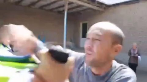 Gulistonda suv taʼminoti xodimlari qarzdor va uning o&lsquo;g&lsquo;li tomonidan kaltaklangani yuzasidan rasmiy izoh berildi (video)&nbsp;