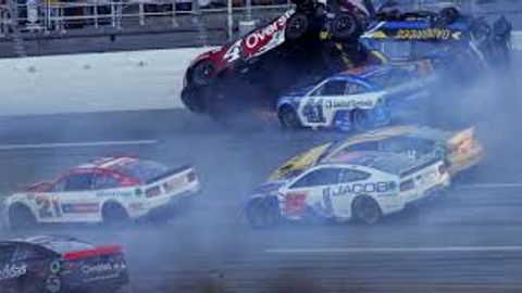 NASCAR kubogi seriyasidagi turnir bir nechta poygachilar to&lsquo;qnashuvi bilan yakunlandi