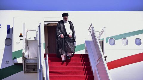 Эрон раҳбари Раисий музокара ўтказиш учун Покистонга келди