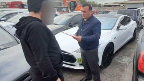 Toshkentda kreditini to&lsquo;lolmagan fuqaroning Tesla&rsquo;si auksionga chiqarilmoqda&nbsp;