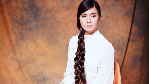 Ukrainalik model dunyodagi eng uzun sochlarga ega ayol sifatida Ginnes rekordlari kitobiga kiritildi (video)