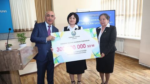 Zoir Mirzayev &ldquo;Telefonsiz maktab&rdquo;ga 300 mln so&lsquo;m mukofot berdi&nbsp;
