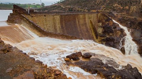 Кенияда тўғон бузилиши оқибатида 42 киши ҳалок бўлди