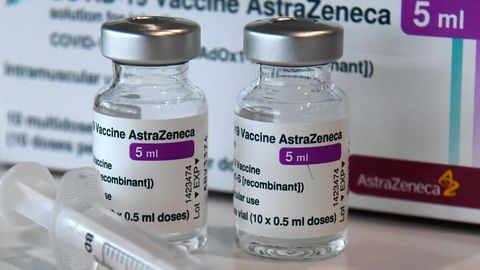 AstraZeneca илк бор COVID&rsquo;га қарши вакцинаси тромб ҳосил қилишини тан олди