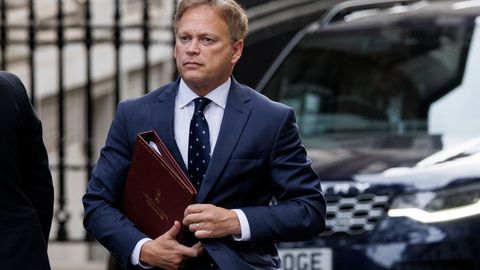 Эрон Британия мудофаа вазирига санкция қўллади