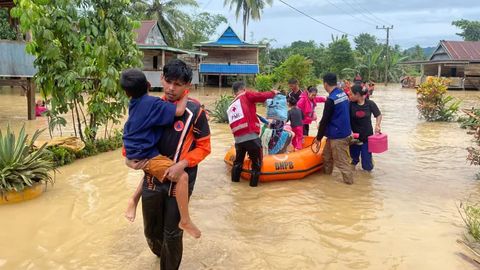 Indoneziyaning Sulavesi orolida suv toshqinlari sabab 15 kishi halok bo&lsquo;ldi