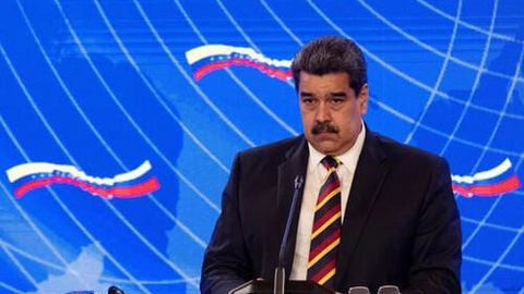 Венесуэла президенти Путинни дунёдаги энг буюк лидерлардан бири деб атади