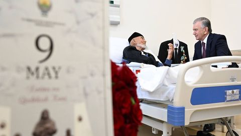 Шавкат Мирзиёев Иккинчи жаҳон уруши қатнашчилари ҳолидан хабар олди (фото)