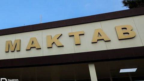 Toshkentdagi maktabda o‘quvchilar qartabozlik qilganiga izoh berildi 