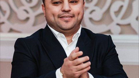 Даврон Эргашев Шерзод Бин сабаб ўғлини Америкада уйлантиргани ҳамда битта тўйдан 10 минг доллар пул топгани ҳақида сўзлаб берди
