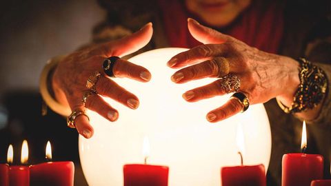 Тожикистонда жодугар ва фолбинлар жиноий жавобгарликка тортилади