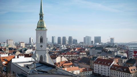 Ўзбекистонлик эркаклар Словакияга ишга таклиф қилинмоқда. Маош 900 евро