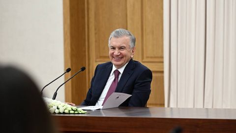 Shavkat Mirziyoyev rejissyor va aktyorlar, kinoshunoslar, soha mutasaddilari bilan suhbatlashdi (foto)
