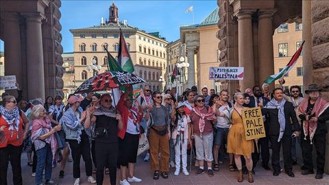 Shvetsiyada fuqarolar parlament binosi oldida hukumatning Isroilni qo&lsquo;llab-quvvatlashiga qarshi namoyish o&lsquo;tkazdi