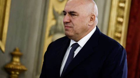 Италия мудофаа вазири касалхонага ётқизилди