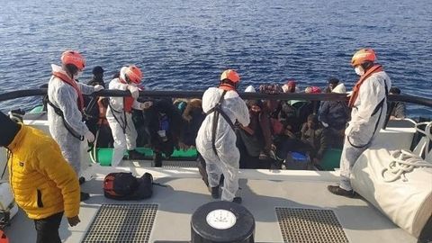 Turkiya xavfsizlik kuchlari Egey dengizida 72 nafar noqonuniy muhojirni qutqarib qoldi