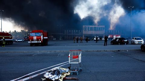 Россия Харьковдаги гипермаркетга зарба берди, 15 киши ҳалок бўлди (фото, видео)