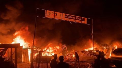&ldquo;Odamlar tiriklayin yongan&rdquo;: Isroil Rafahdagi qochqinlar lageriga zarba berdi (video)