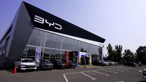 BYD ROHATда биринчи BYD SONG PRO CHAMPION гибрид кроссоверларини илк харидорларга топшириш тақдимоти бўлиб ўтди&nbsp;