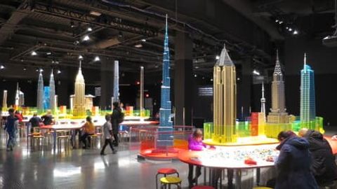 AQSHda Lego&rsquo;dan yasalgan osmono&lsquo;par binolar ko&lsquo;rgazmasi bo&lsquo;lib o&lsquo;tmoqda (foto)&nbsp;