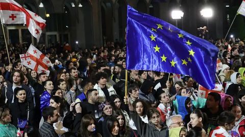 Gruziya parlamenti prezidentning &ldquo;xorijiy agentlar&rdquo; qonuniga vetosini bekor qildi