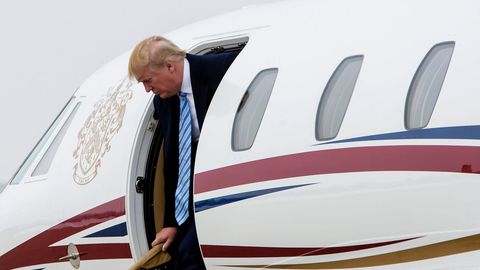 Tramp sud xarajatlarini qoplash uchun samolyotini sotdi &mdash; OAV