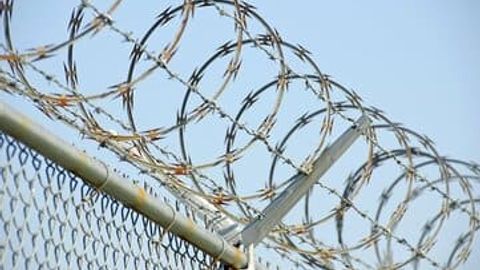 Намангандаги қамоқхонада маҳкум ўз жонига қасд қилгани айтилди. Онаси эса қийноқ излари борлигини билдирган