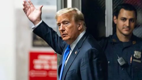 &ldquo;Мен сиёсий маҳбусман&rdquo; &mdash; Трамп